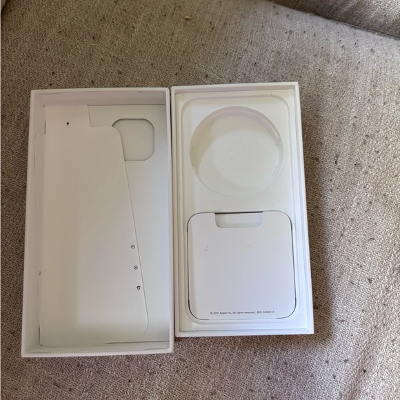 Pink iPhone 13 - 128 GB UNLOCKED - Picture 6 of 6